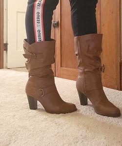 Women Boots . ON SALE  👢 