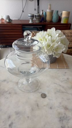 Elegant Glass Cookie Jar with Lid – Pedestal Apothecary Style