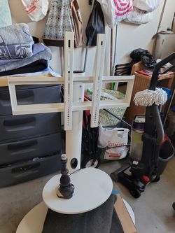 T.V STAND COLOR WHITE LIKE BRAND NEW