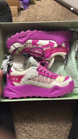 Women’s Off White Fuch