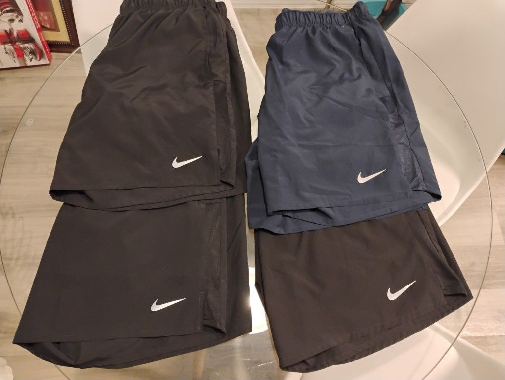 NEW NIKE SHORTS LARGE