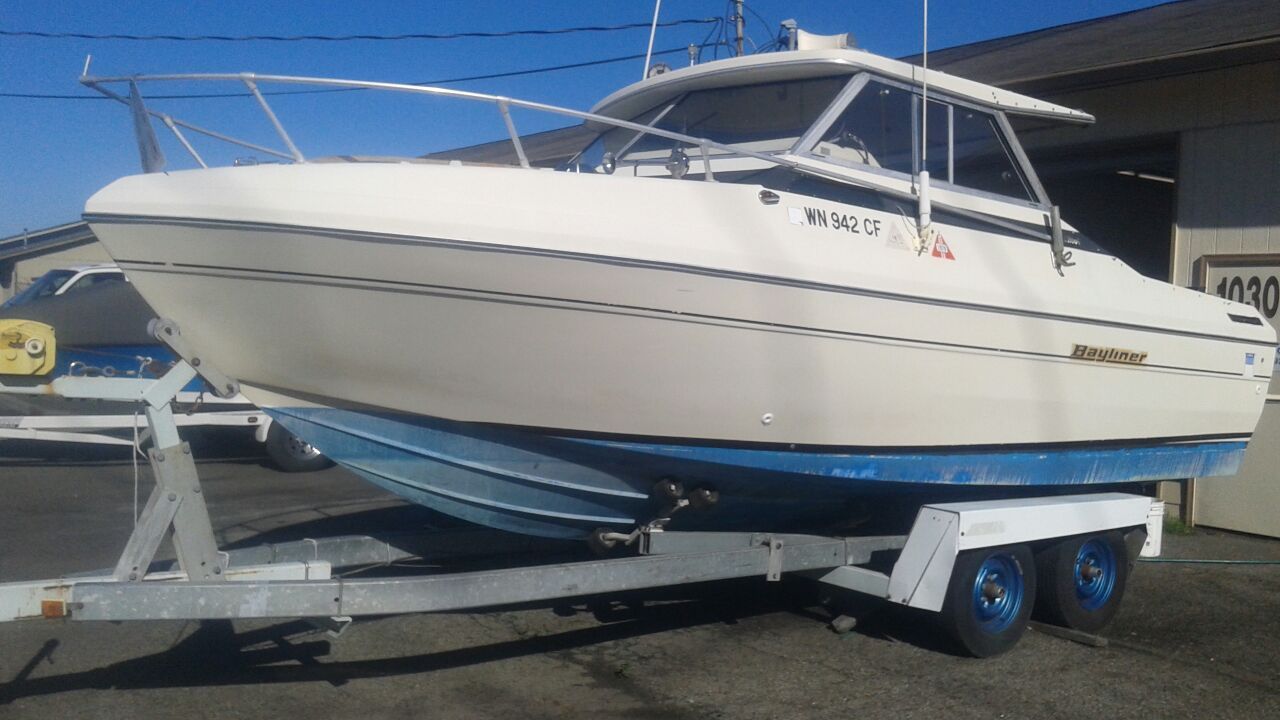 76 Bayliner skagit offshore 22.5'