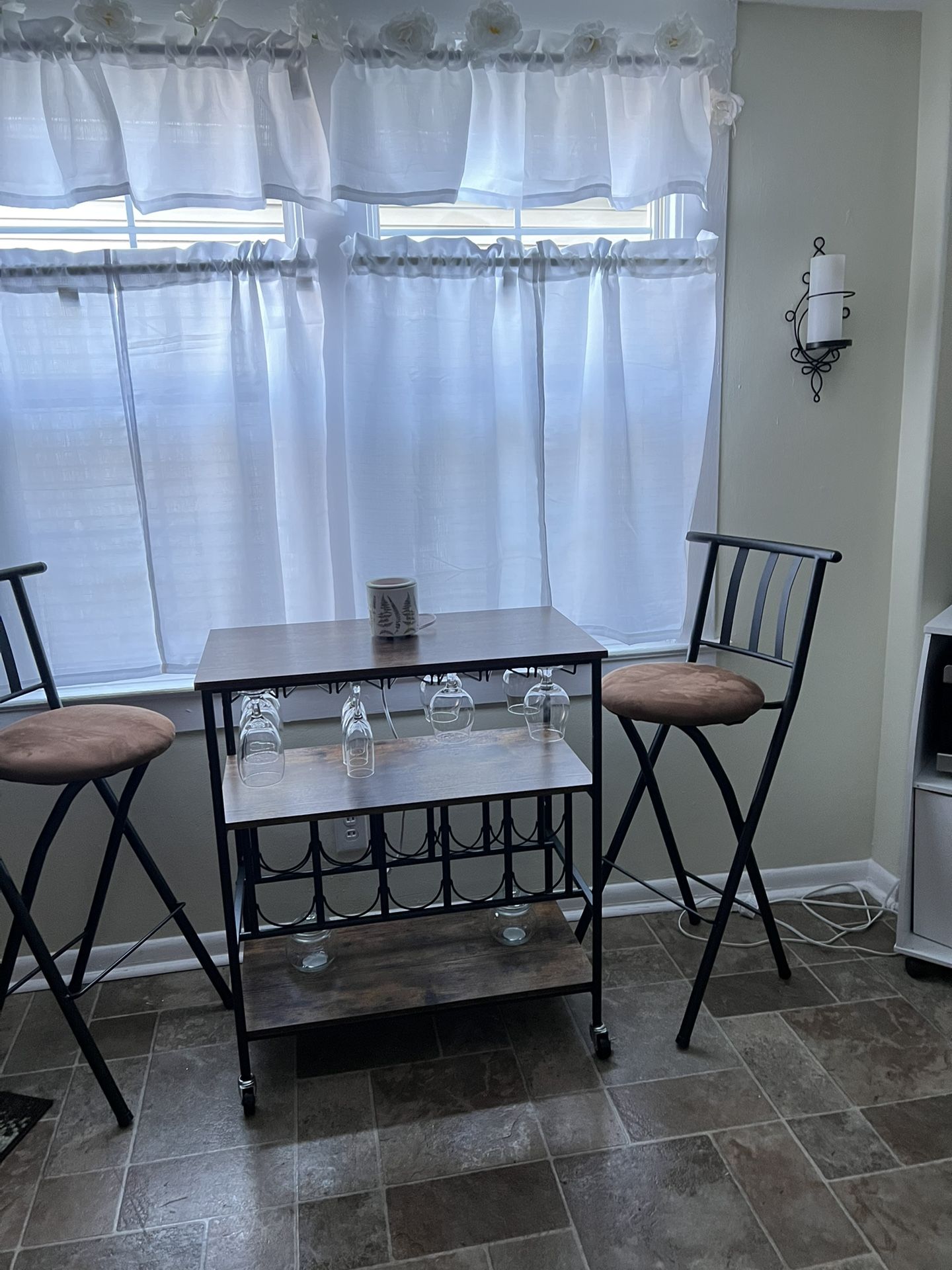 Table & Chairs