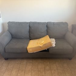 Sofa w/ Pull Out Mattress