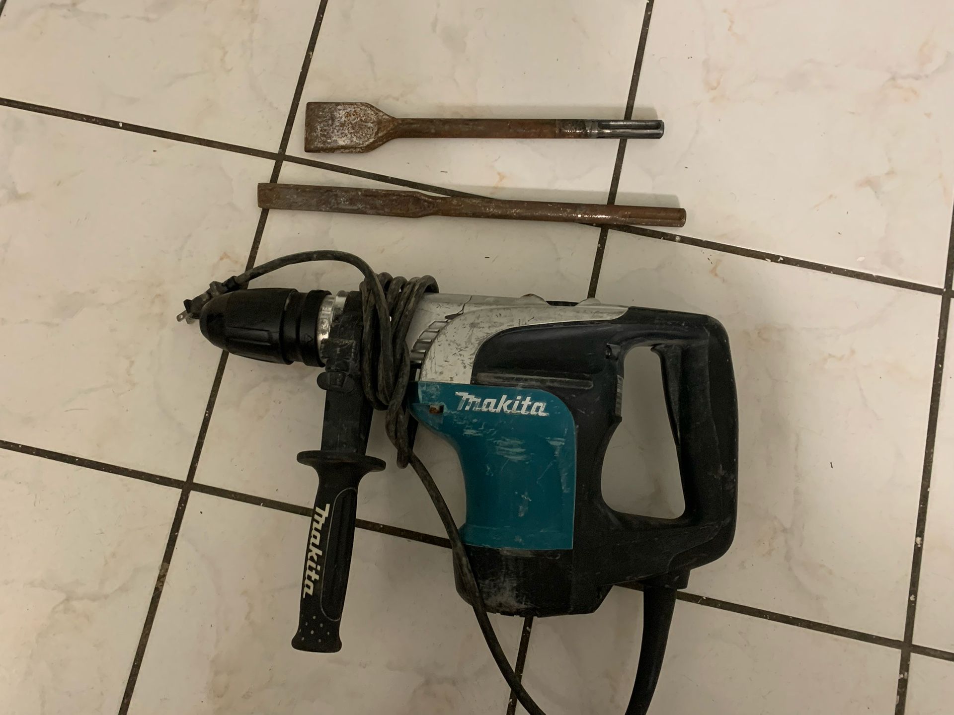 MAKITA CONCRETO Hamer Drill Serial #00266402 K