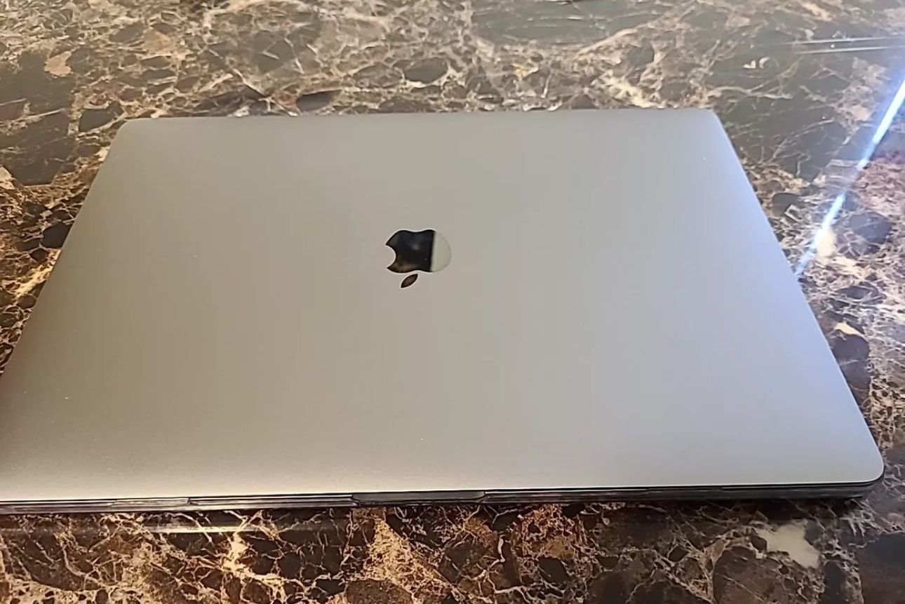 MacBook Pro 15 16GB 256GB