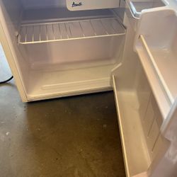 Avanti Mini Fridge 