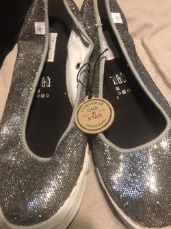 Converse women’s slip on glitter shoes size 9 new