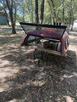 Vendo Está Camper Para Una Troca Ford Cortita Es Medida 4 Pies De Ancho Por 5 De Largo