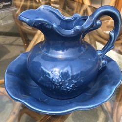 Small McCoy USA pitcher/wash basin 