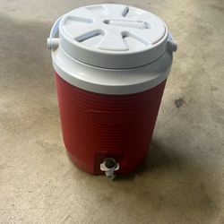 Rubbermaid 2 Gallon Water Bucket