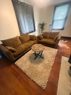 Couch & loveseat livingroom