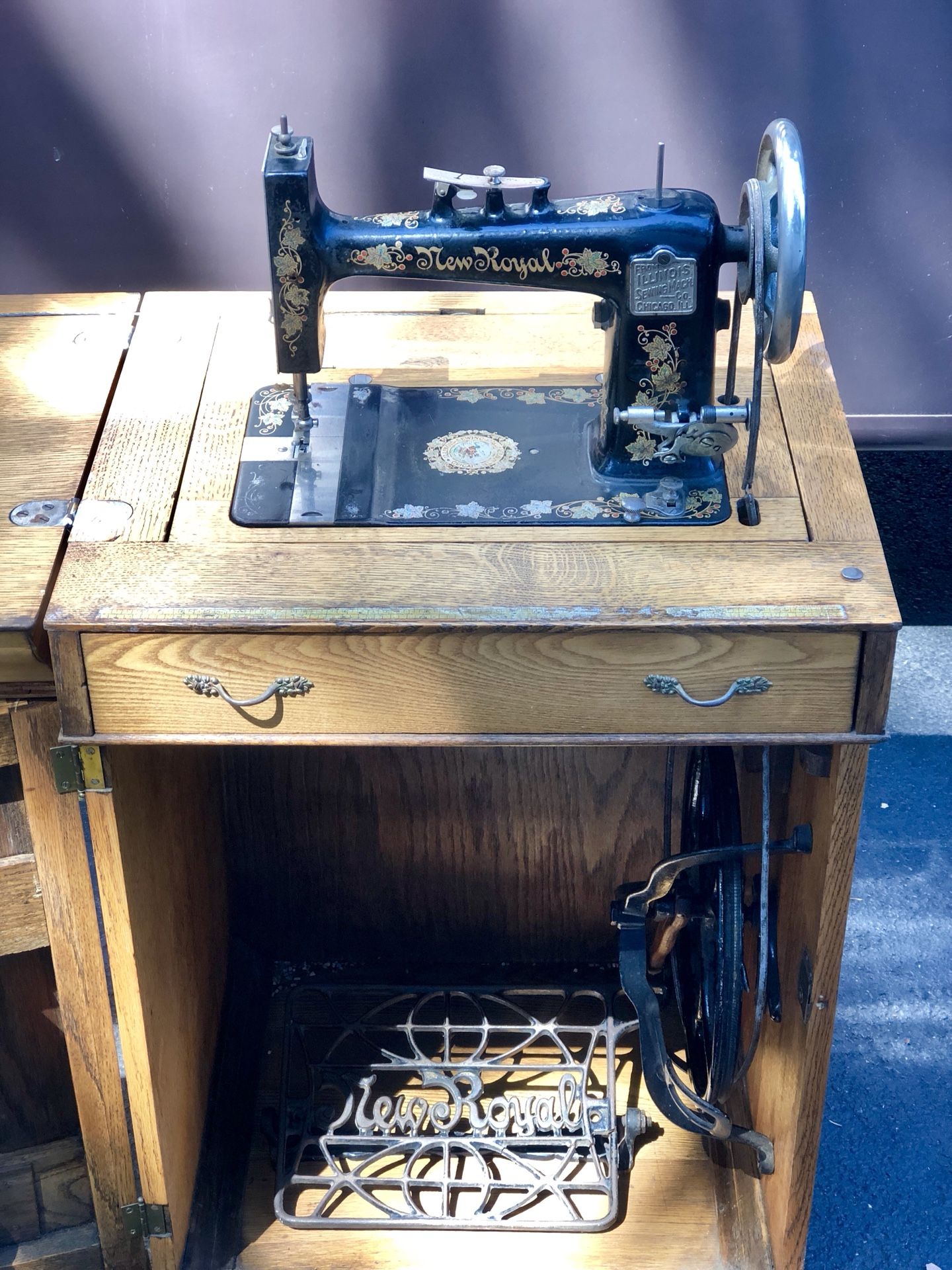 Vintage 1897 New Royal Sewing Co. Treadle Sewing Machine for Sale in