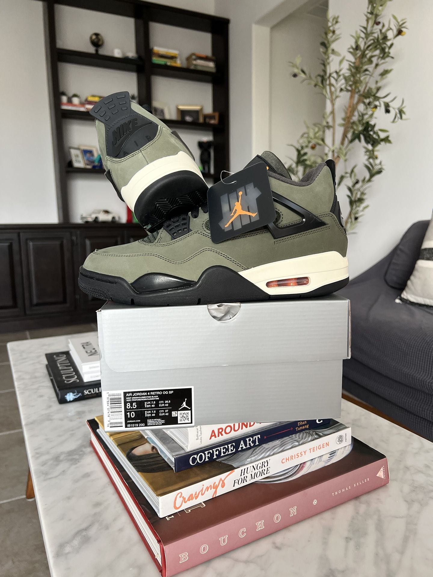 (size 8.5) Undefeated 4 Air Jordan 4