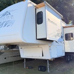 2005 Keystone Montana 