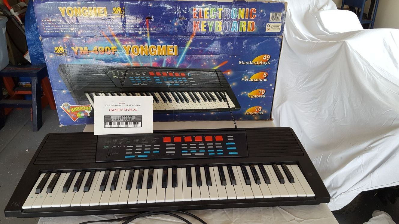 Electronic keyboard. YONGMEI model YM-490f.