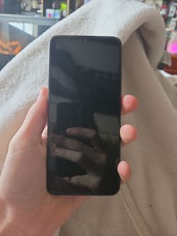 BLU Phone (Cracked Back & Broken Cameras) - FOR PARTS / REPAIR