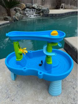 STEP Step2 Summer Showers Splash Tower Water Table