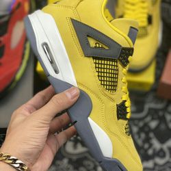 Air Jordan 4 Retro