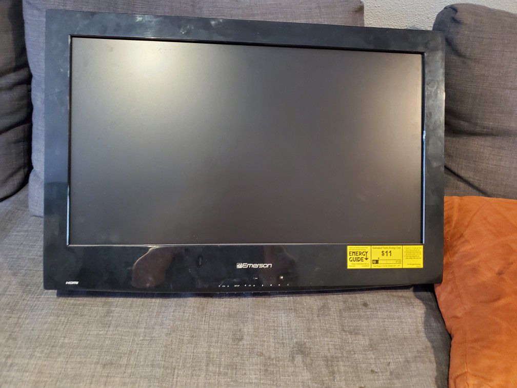 Emerson tv with wall mount