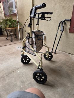 Drive Medical 3-Wheel Rollator Walker