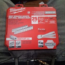Brand New Milwaukee 25pc 1/4 Ratchet And Socket(Metric&SAE)