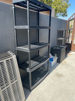 Plastic ventilated shelf