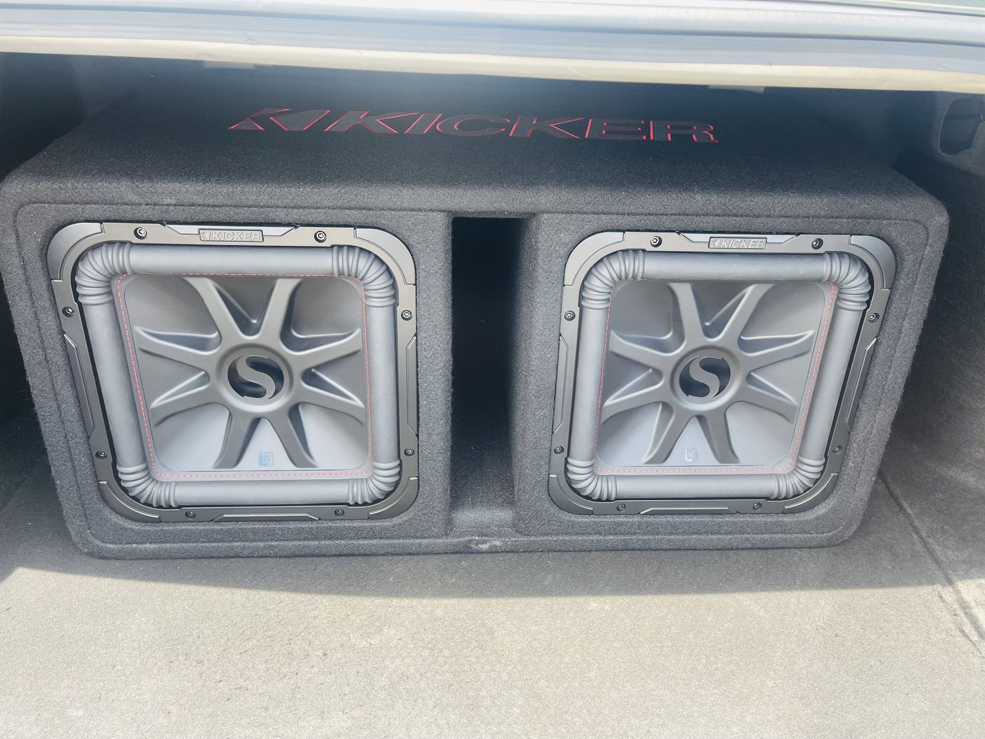 Subwoofer Kicker L7 12” 2400 Watts Enclosure