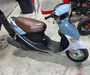 2009 Buddy 150cc — 4 stroke — gas scooter — clean title — runs and drives