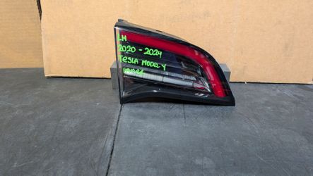 2020-2021-2022-2023-2024 TESLA MODEL Y LEFT INNER LIGHT OEM USED #11474
