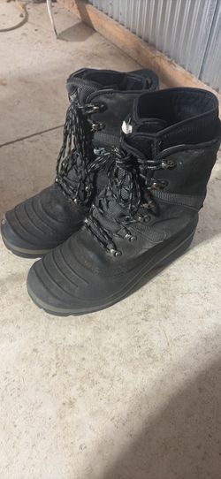 Snow Boots Men’s Size 8 They Run Big
