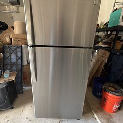 GE Refrigerator/Apartment Size