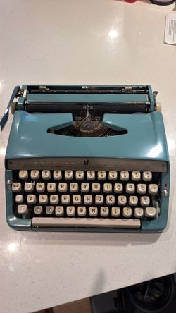 Brother De Luxe Vintage Portable Typewriter