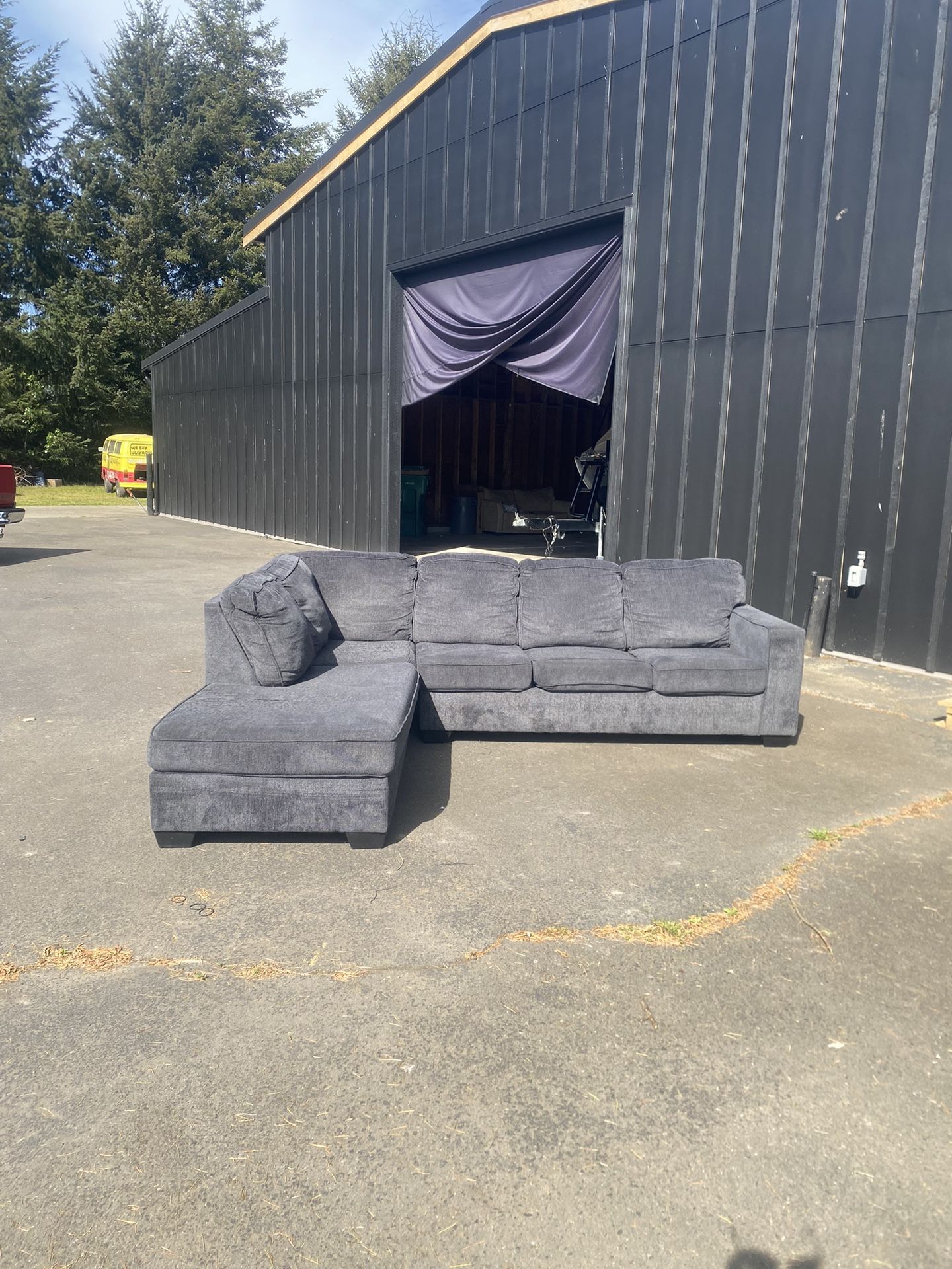 FREE DELIVERY sectional Couch 