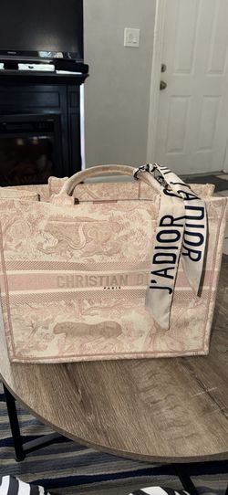 Pink Embroidered Tote Bag 🤍🌸