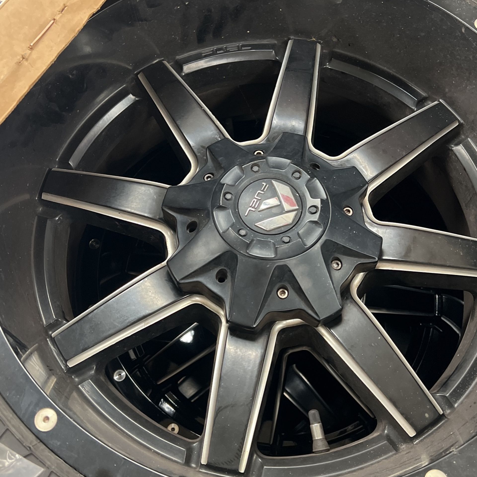 Fuel Truck Wheels Great Tread For Winter (LT305/55R20)