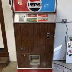 Vintage Pepsi Vending Machine (by Vendo)