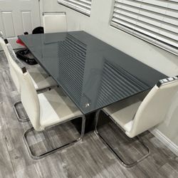 63in x 39.5 Modern Extendable Dining Table  With Chairs 