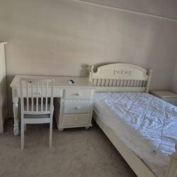 Bedroom Furniture Set