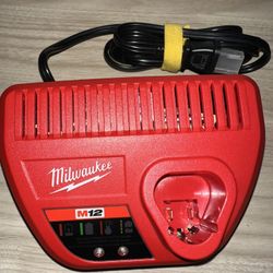 M12 LITHIUM-ION BATTERY CHARGER