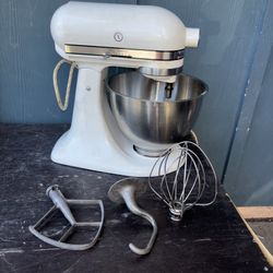 KitchenAid K45 Tilt Head Mixer-10 Speed White With Attachments Works Great