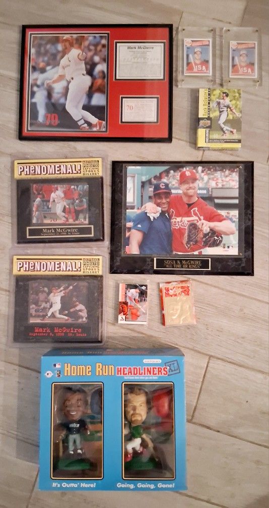 Mark McGwire Lot Plaques Box Cards Figure 1985 Topps Rookie Card