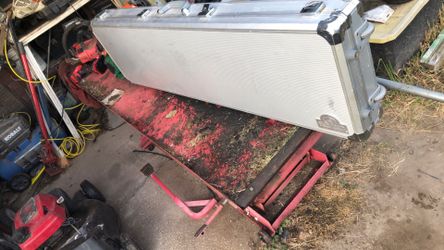 Aluminum Red Head rifle case with foam inserts
