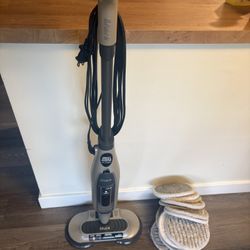 Shark Electric Steam mop with cleaning Pads 