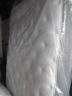 12"plush Queen Mattress With Box Spring