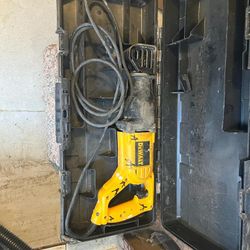DEWALT SAW 