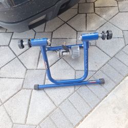 Blackburn Trakstand Fluid Indoor Cycling Bike Trainer 