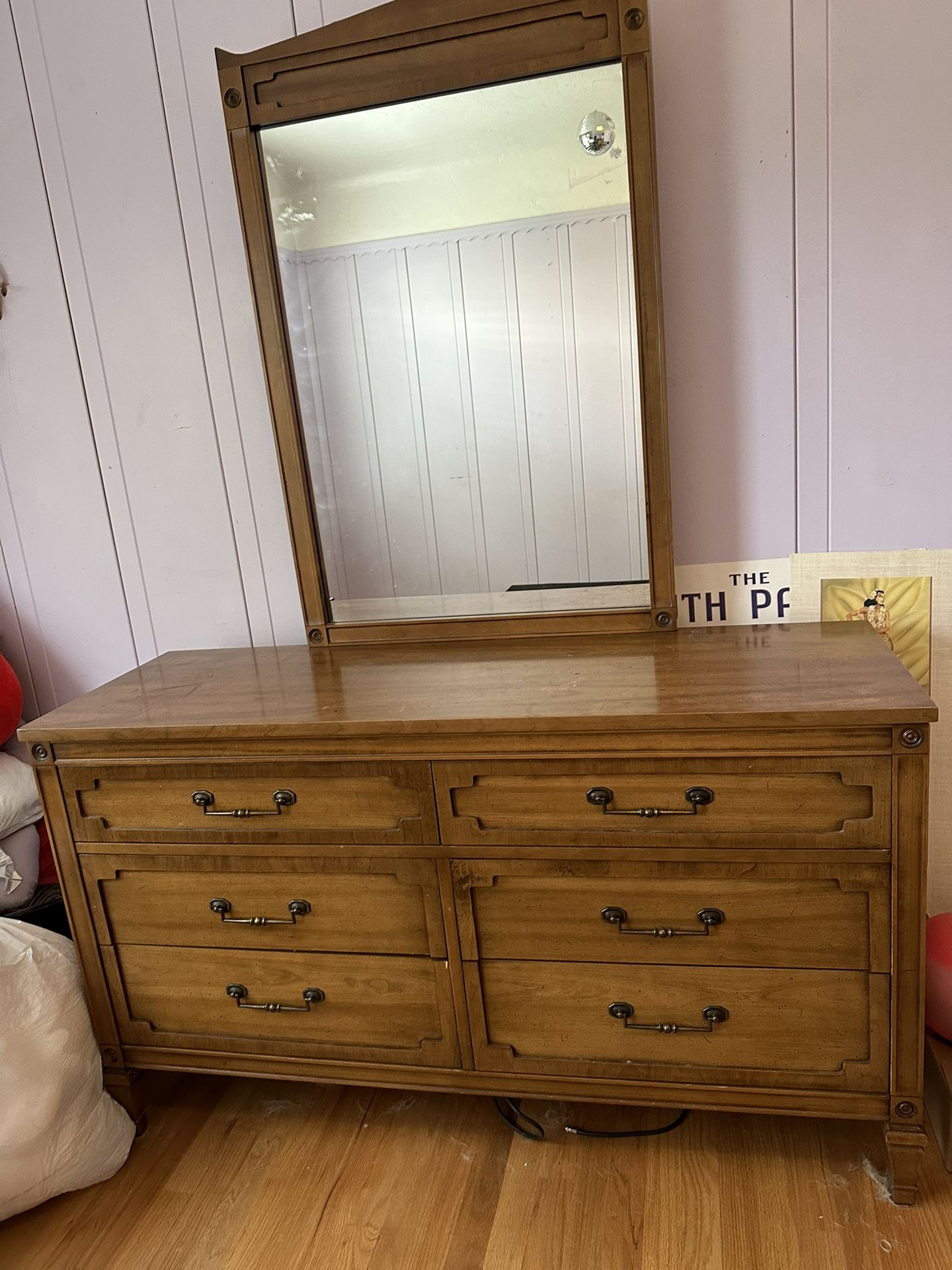 Dresser / Drawers With Mirror