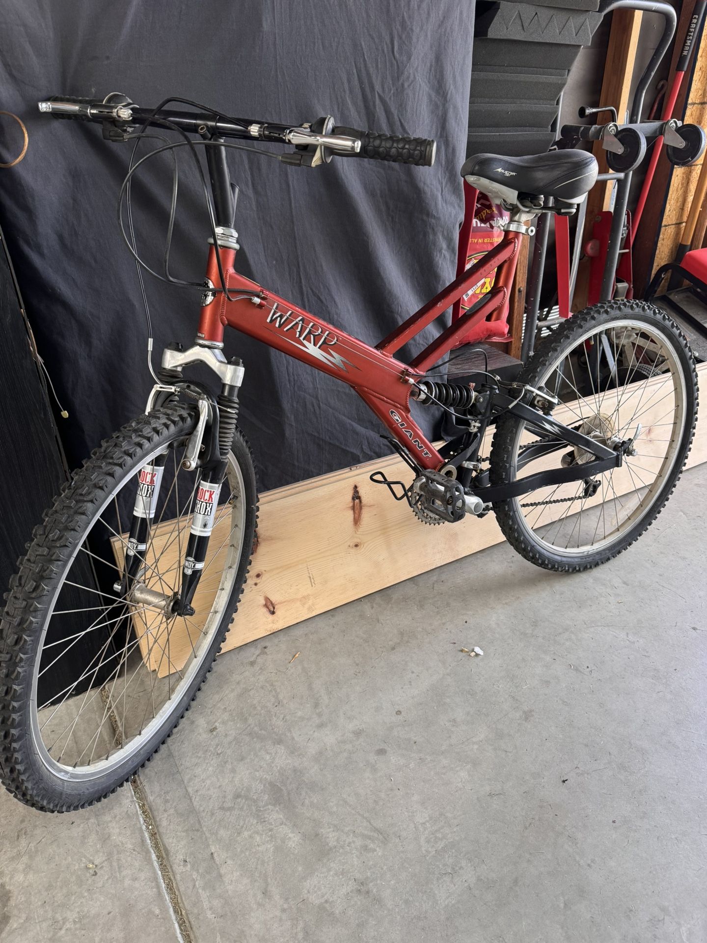 Giant Warp Full Aluminum Mountain Bike
