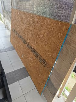 2 4x8  playwood el de roofing 3/4 esta nuevo .,el otro de 1/4 esta Casi nuevo $30 por los 2 price FIRM precio fijo